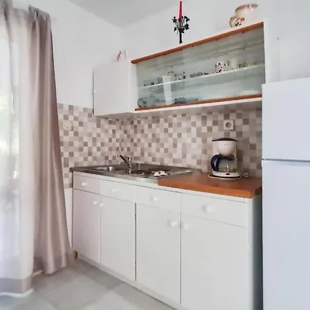 בית נופש Charming With Pool ויגאני