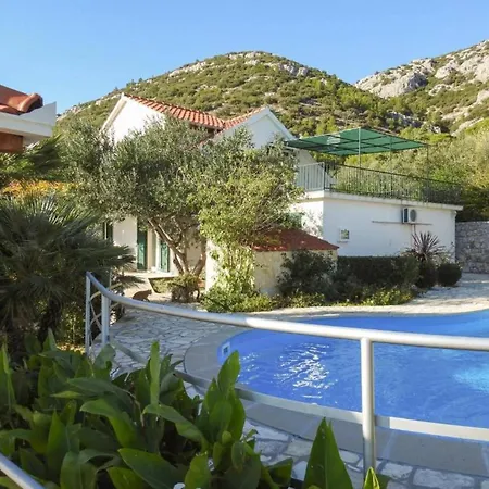 Charming With Pool *