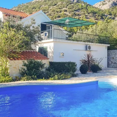 Charming With Pool בית נופש *