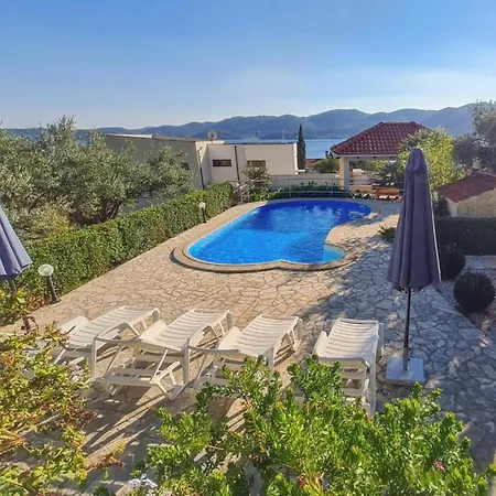 Charming With Pool * 비간즈
